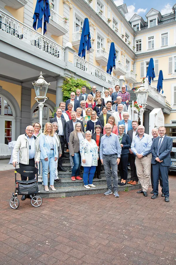 Ein Gruppenbild der Vertreterversammlung. 